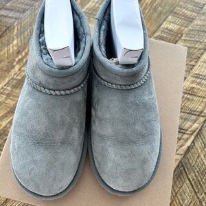 UGG Classic Ultra Mini Gray Boots sz 6